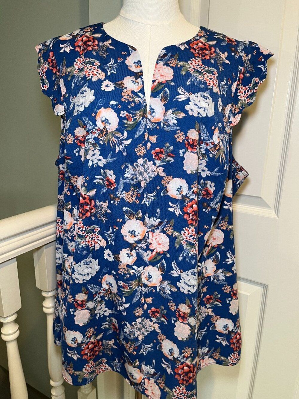 41 Hawthorn Navy Floral Top Sz 3X Flutter Sleeve Split Neck Plus Boho